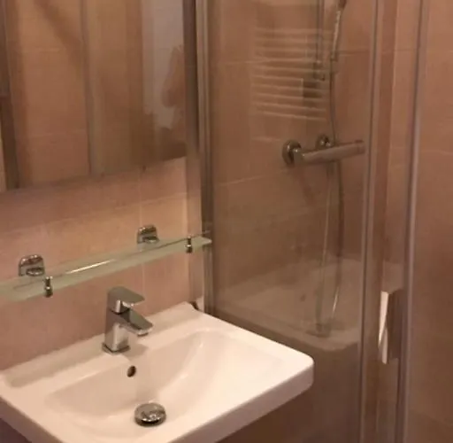 Lavka Hotel *